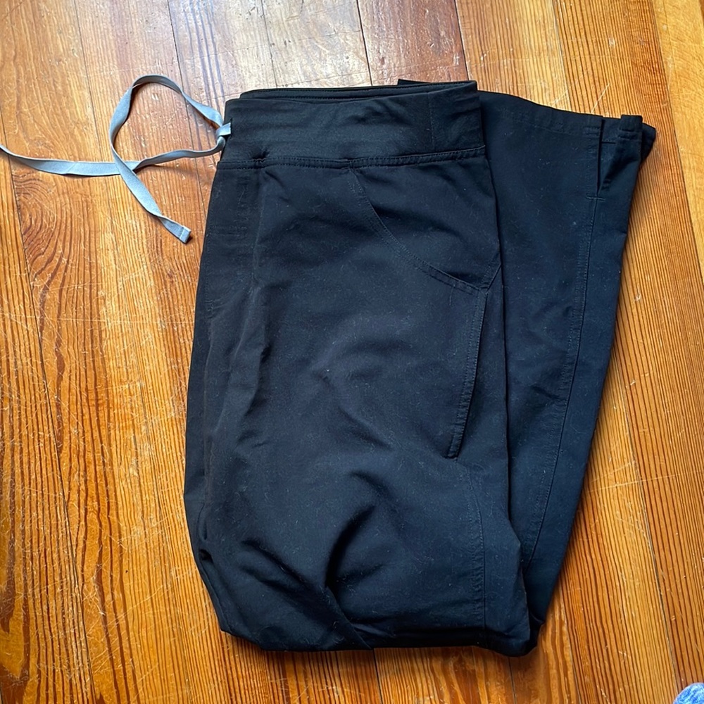 Medium Kade scrub bottoms
